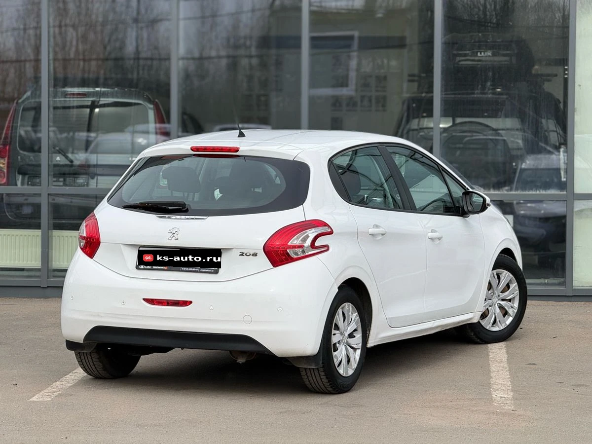 Peugeot 208, 2013г, передний привод, автомат