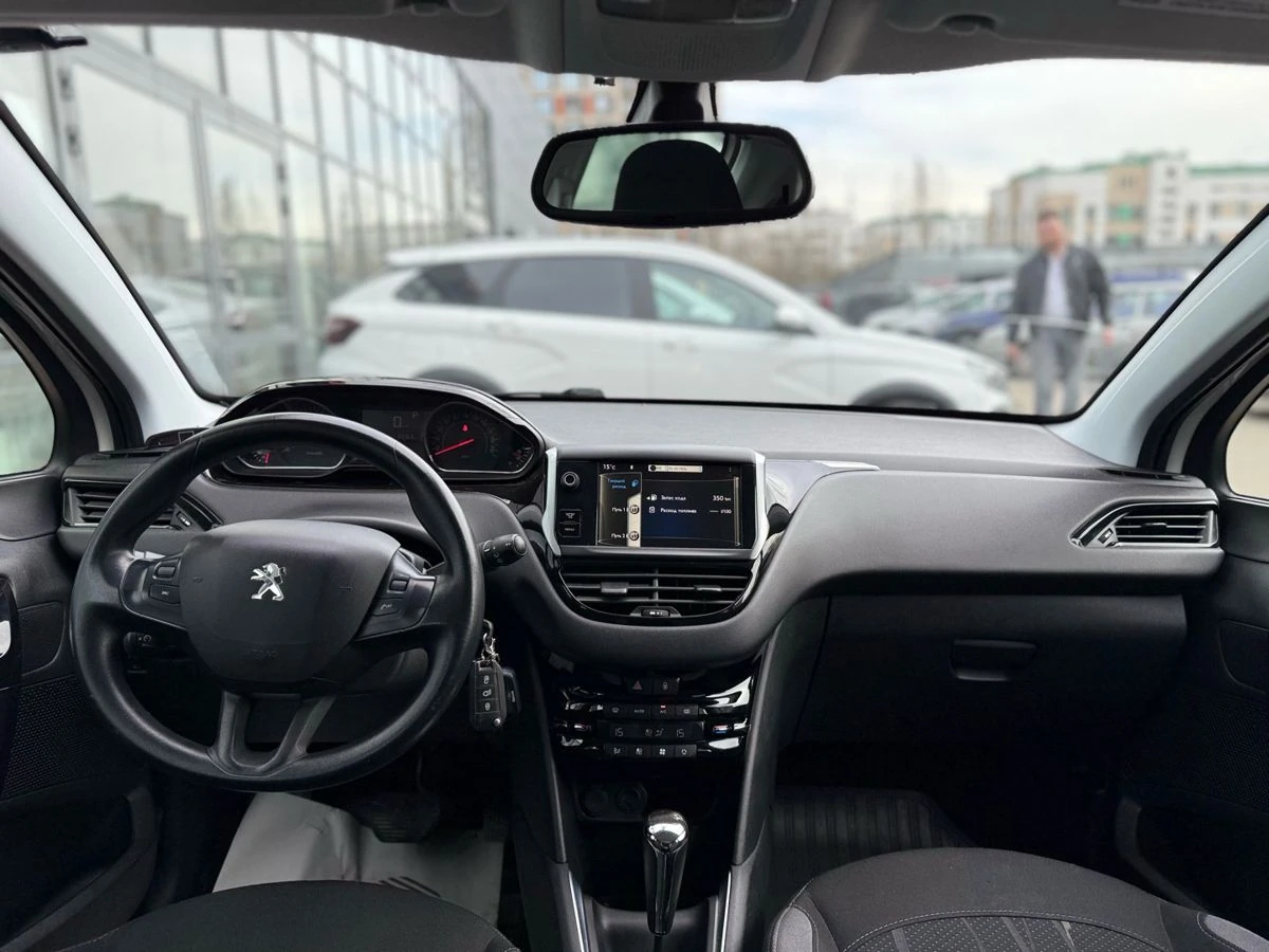 Peugeot 208, 2013г, передний привод, автомат
