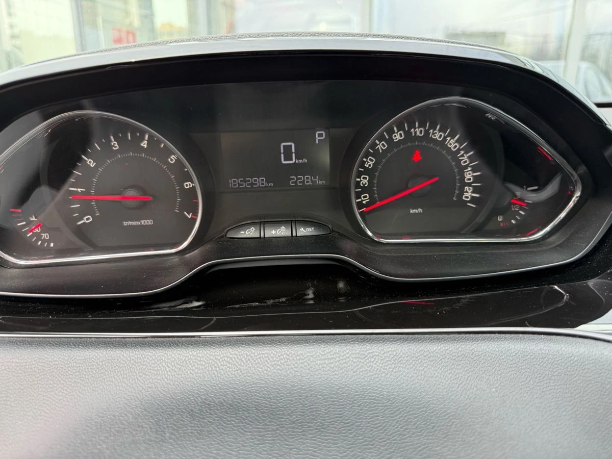 Peugeot 208, 2013г, передний привод, автомат