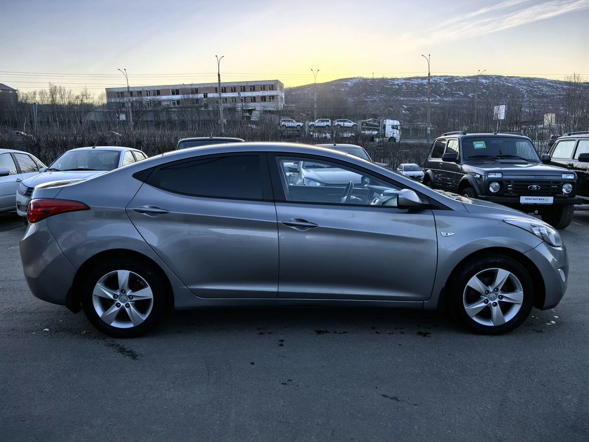 Hyundai Elantra, 2012г, передний привод, механика