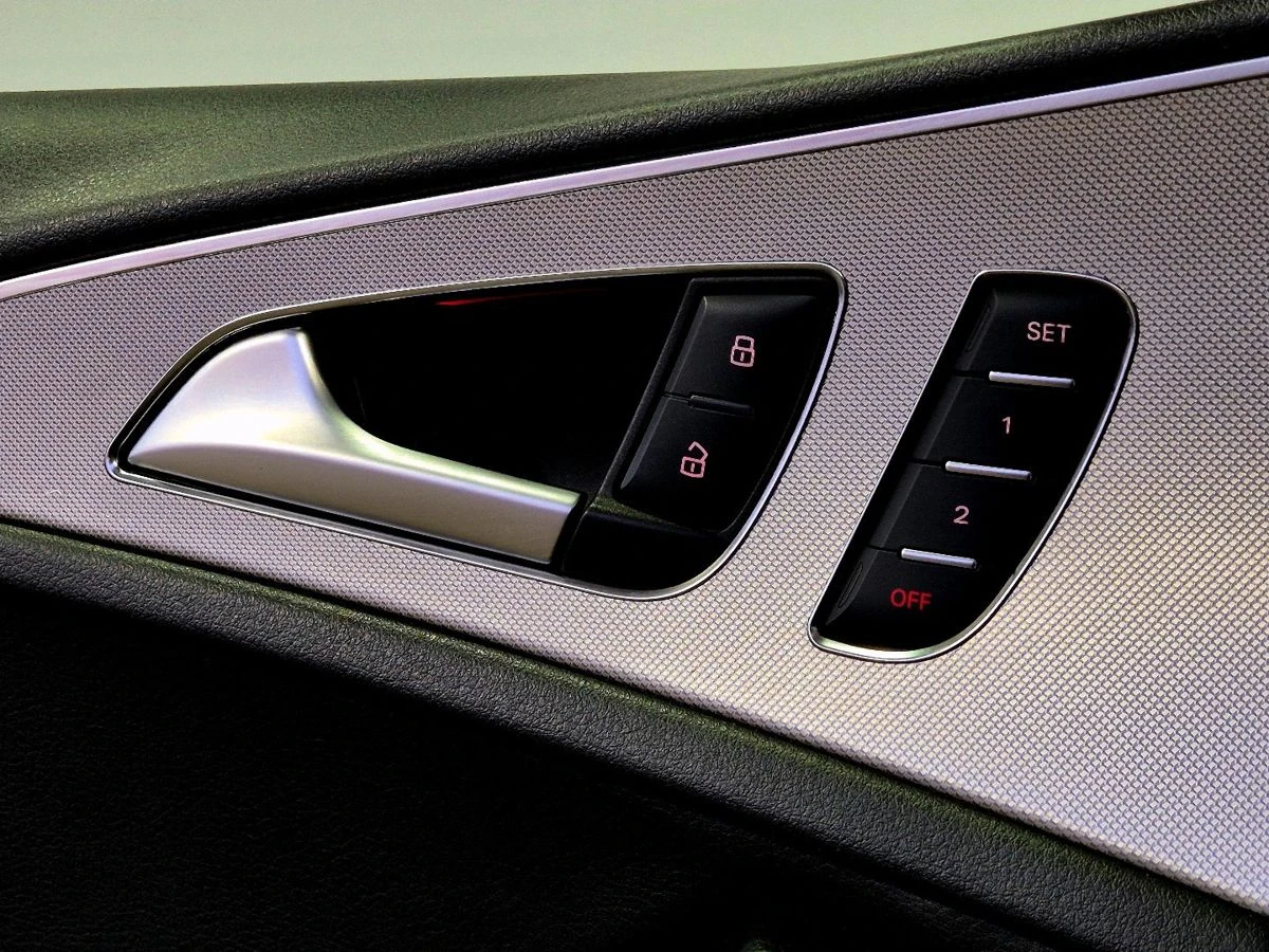 Audi A6, 2015г, передний привод, робот
