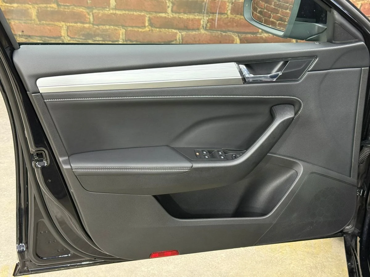 Skoda Superb, 2025г, передний привод, робот