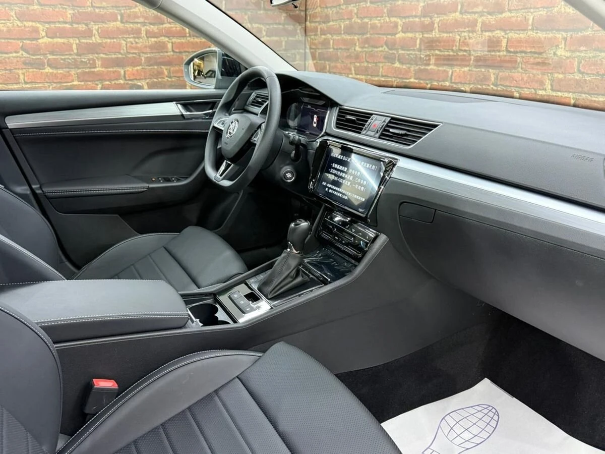 Skoda Superb, 2025г, передний привод, робот