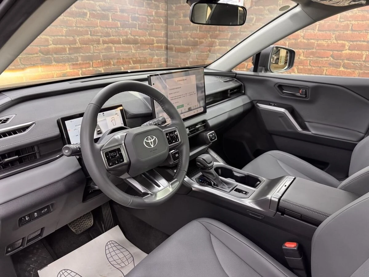 Toyota RAV4, 2026г, полный привод, вариатор