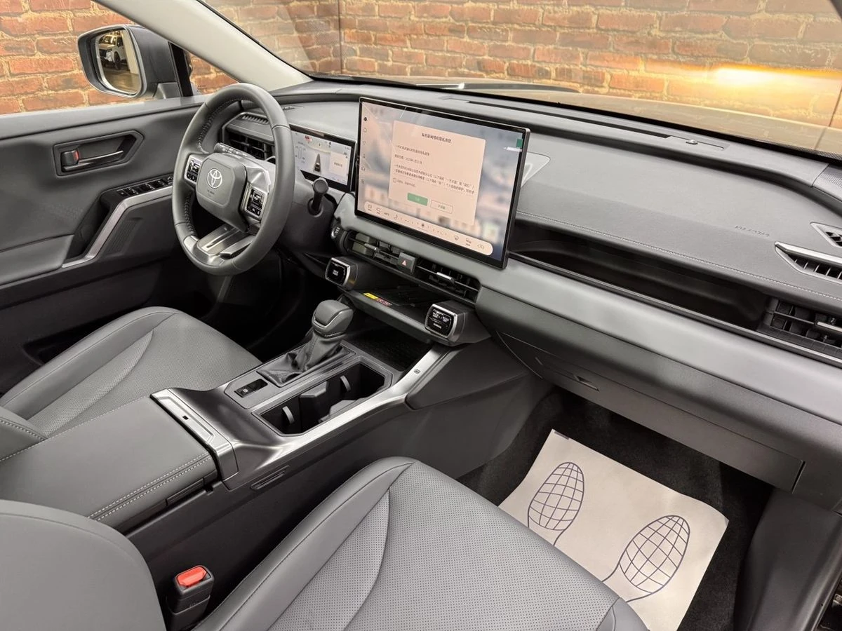 Toyota RAV4, 2026г, полный привод, вариатор