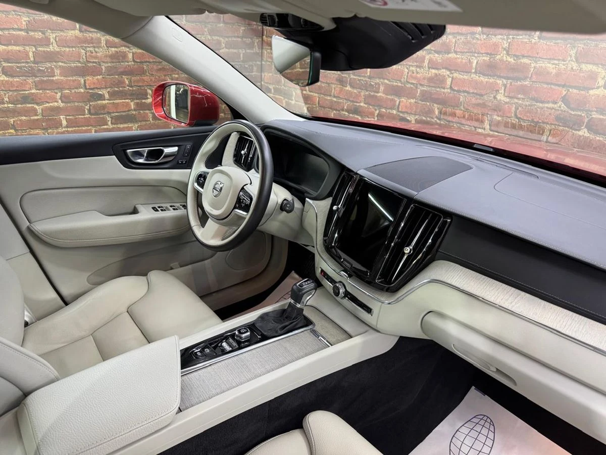 Volvo XC60, 2021г, полный привод, автомат