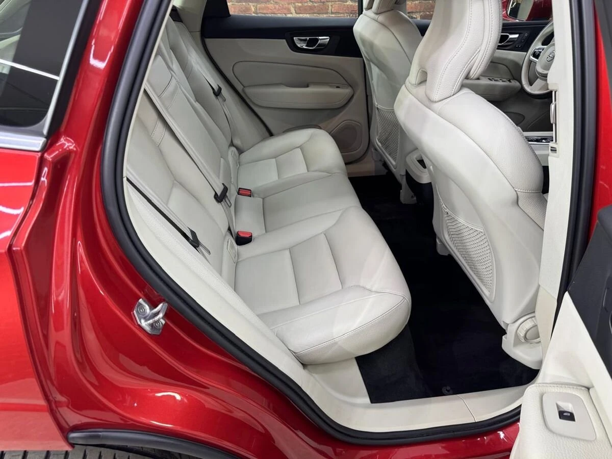 Volvo XC60, 2021г, полный привод, автомат