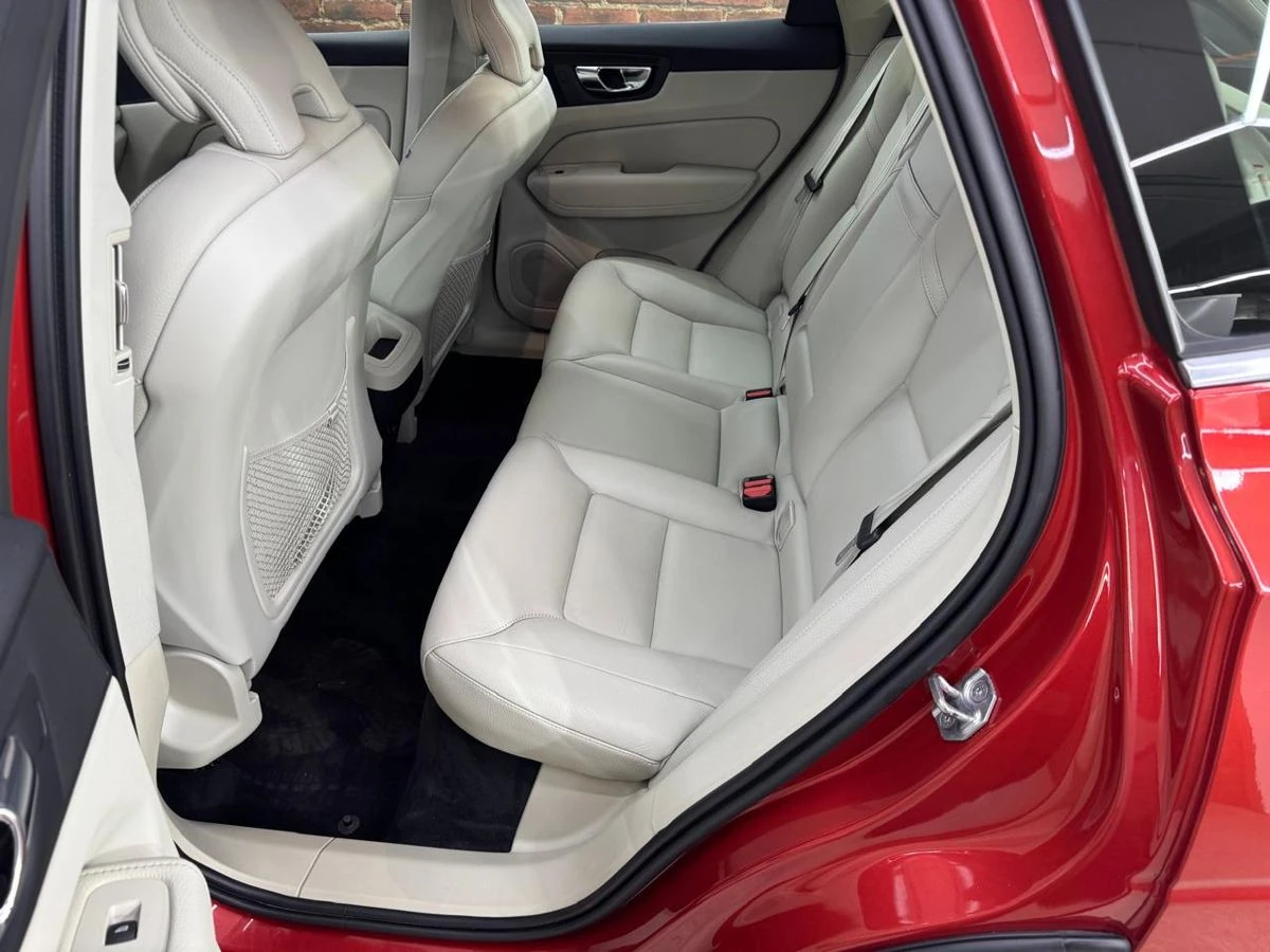 Volvo XC60, 2021г, полный привод, автомат