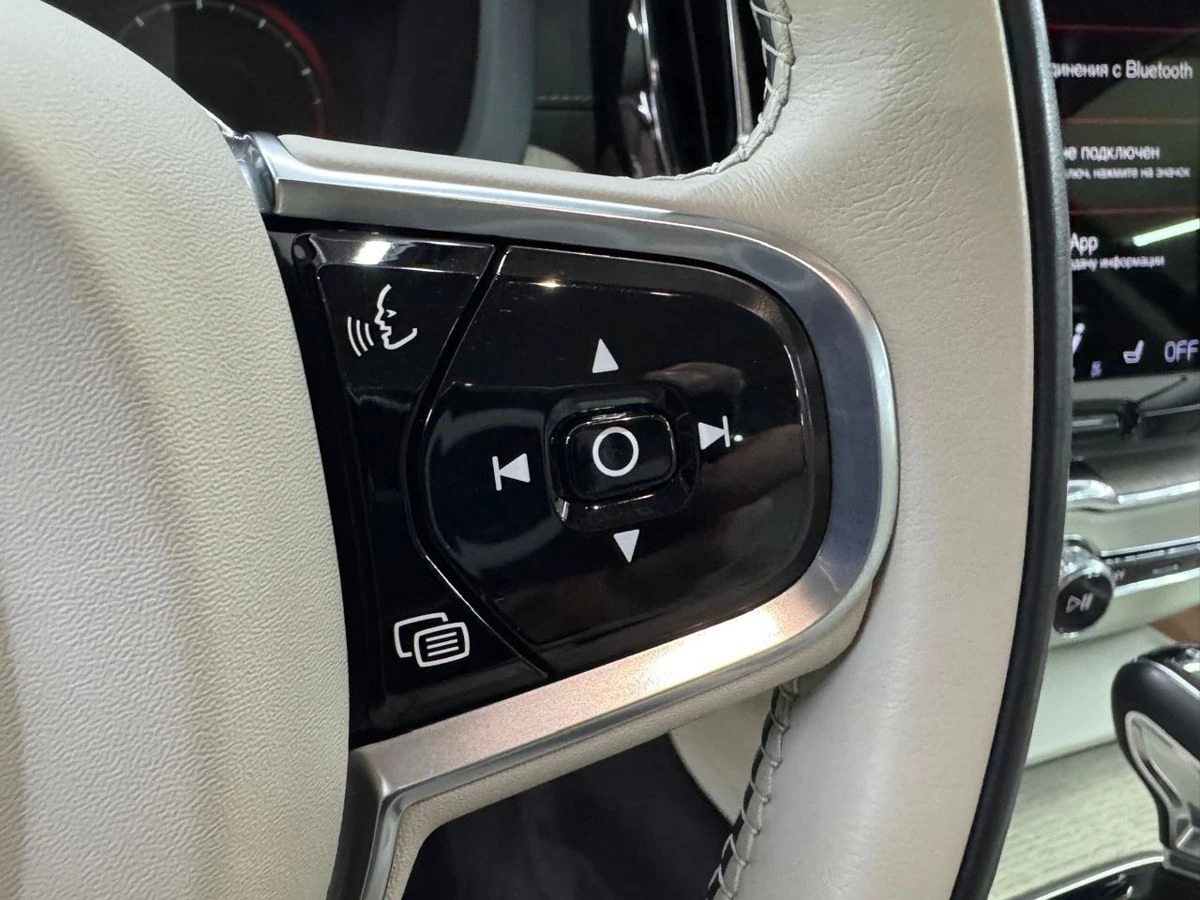 Volvo XC60, 2021г, полный привод, автомат