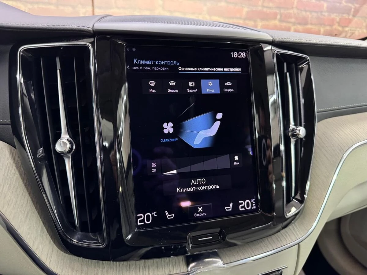 Volvo XC60, 2021г, полный привод, автомат