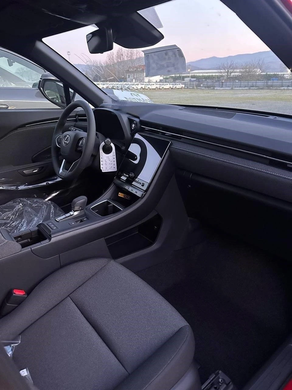 Lexus LBX, 2025г, передний привод, вариатор