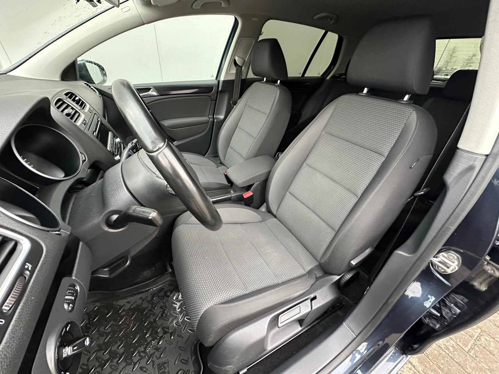 Volkswagen Golf, 2012г, передний привод, механика