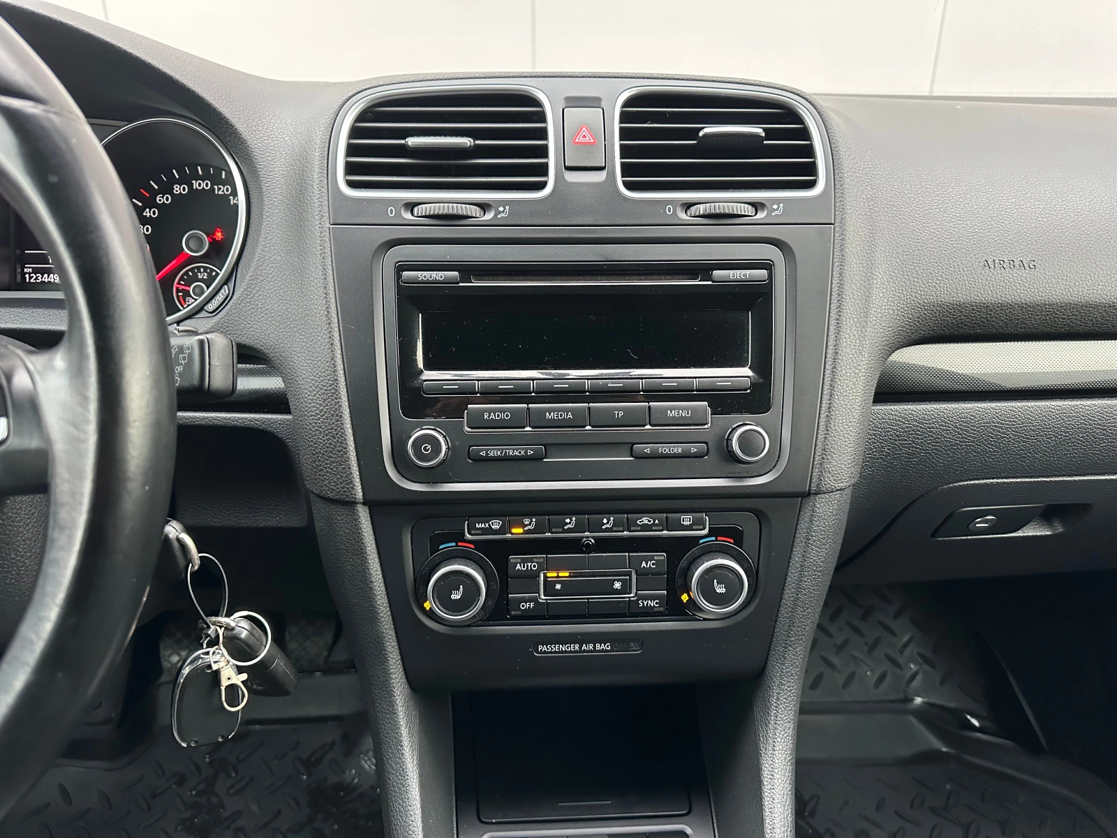 Volkswagen Golf, 2012г, передний привод, механика