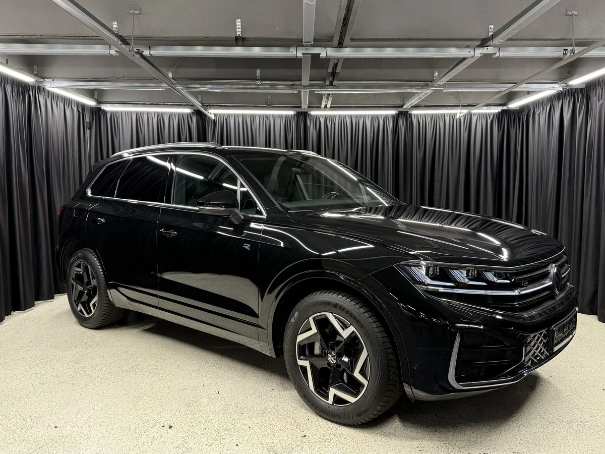 Volkswagen Touareg, 2025г, полный привод, автомат