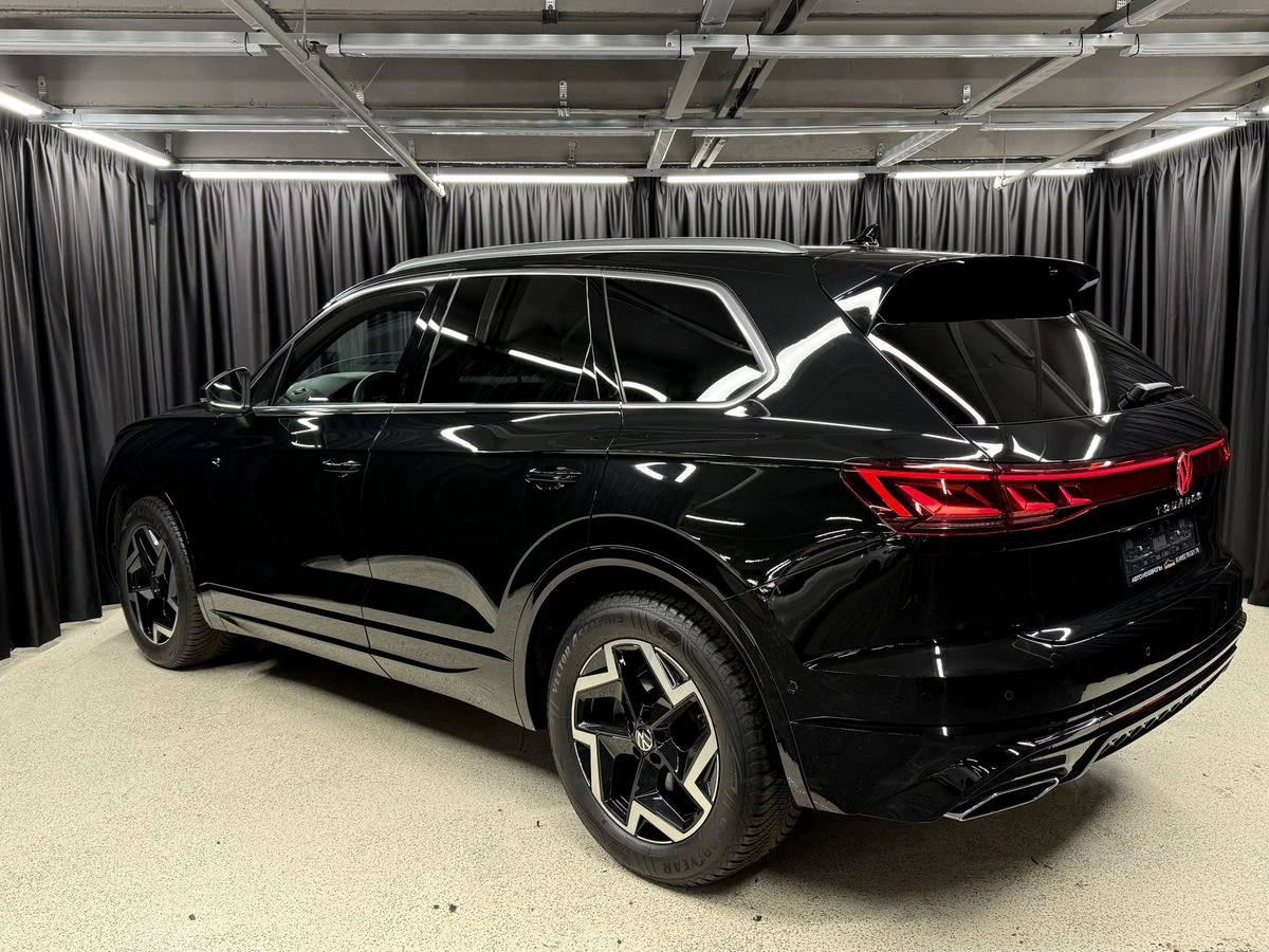 Volkswagen Touareg, 2025г, полный привод, автомат