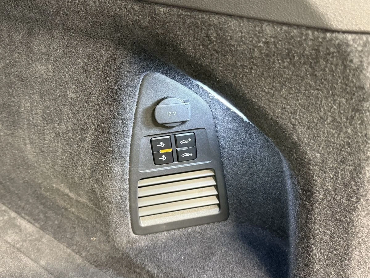 Volkswagen Touareg, 2025г, полный привод, автомат