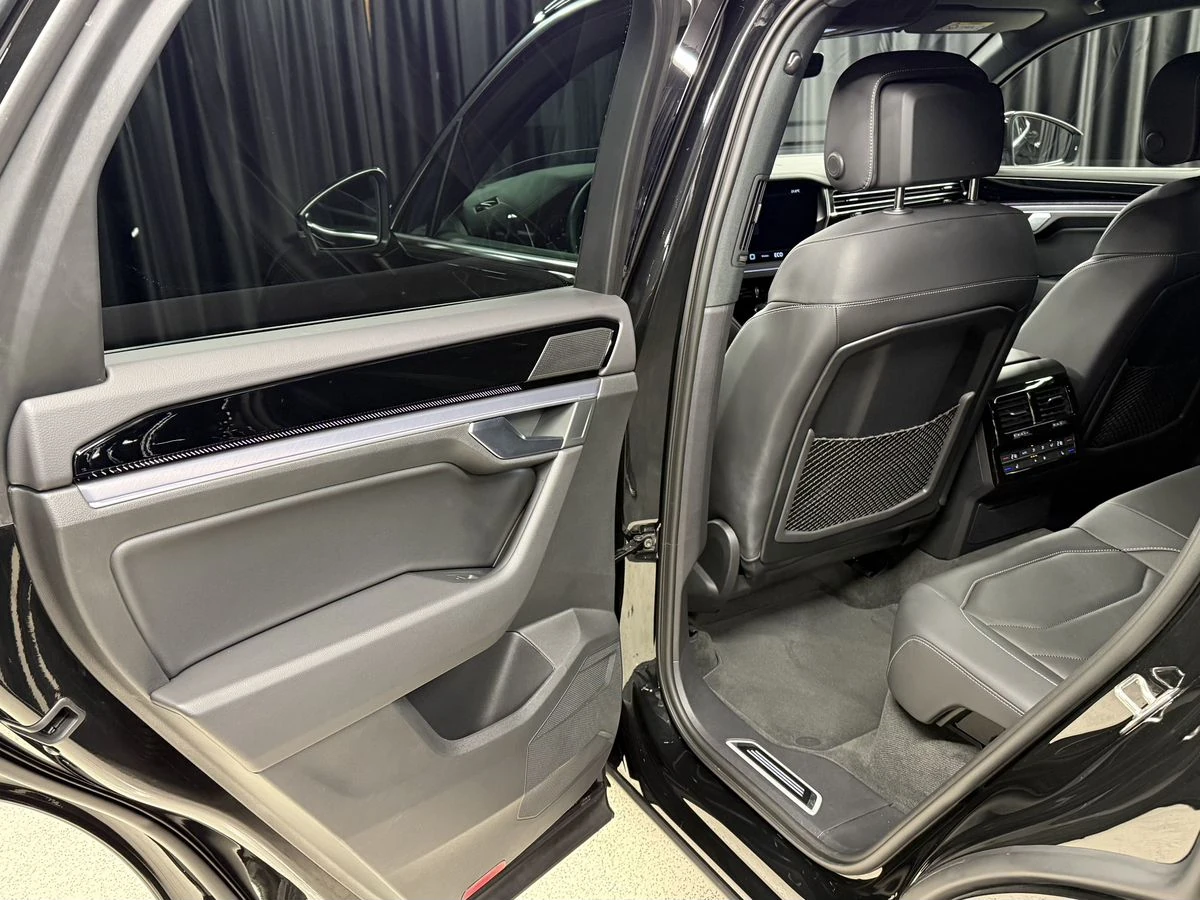 Volkswagen Touareg, 2025г, полный привод, автомат