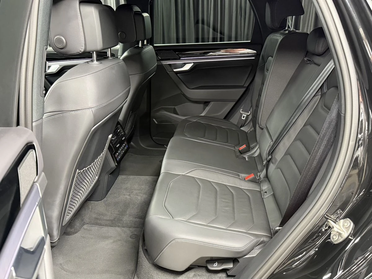 Volkswagen Touareg, 2025г, полный привод, автомат