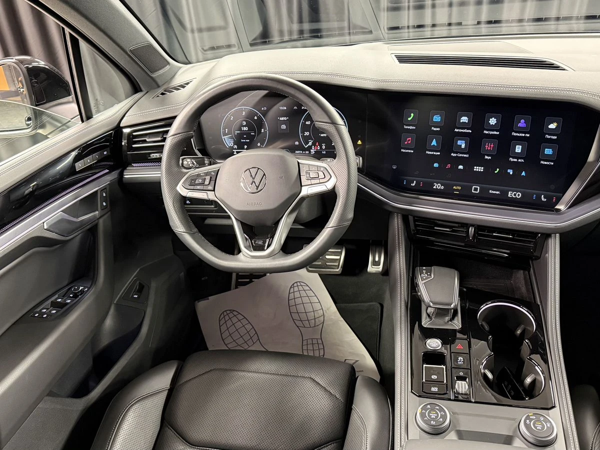 Volkswagen Touareg, 2025г, полный привод, автомат