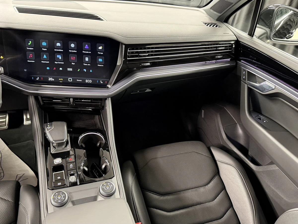 Volkswagen Touareg, 2025г, полный привод, автомат