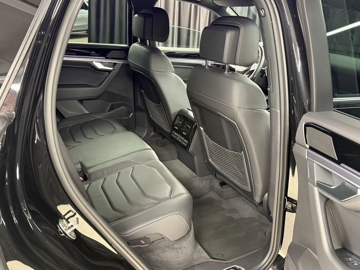 Volkswagen Touareg, 2025г, полный привод, автомат