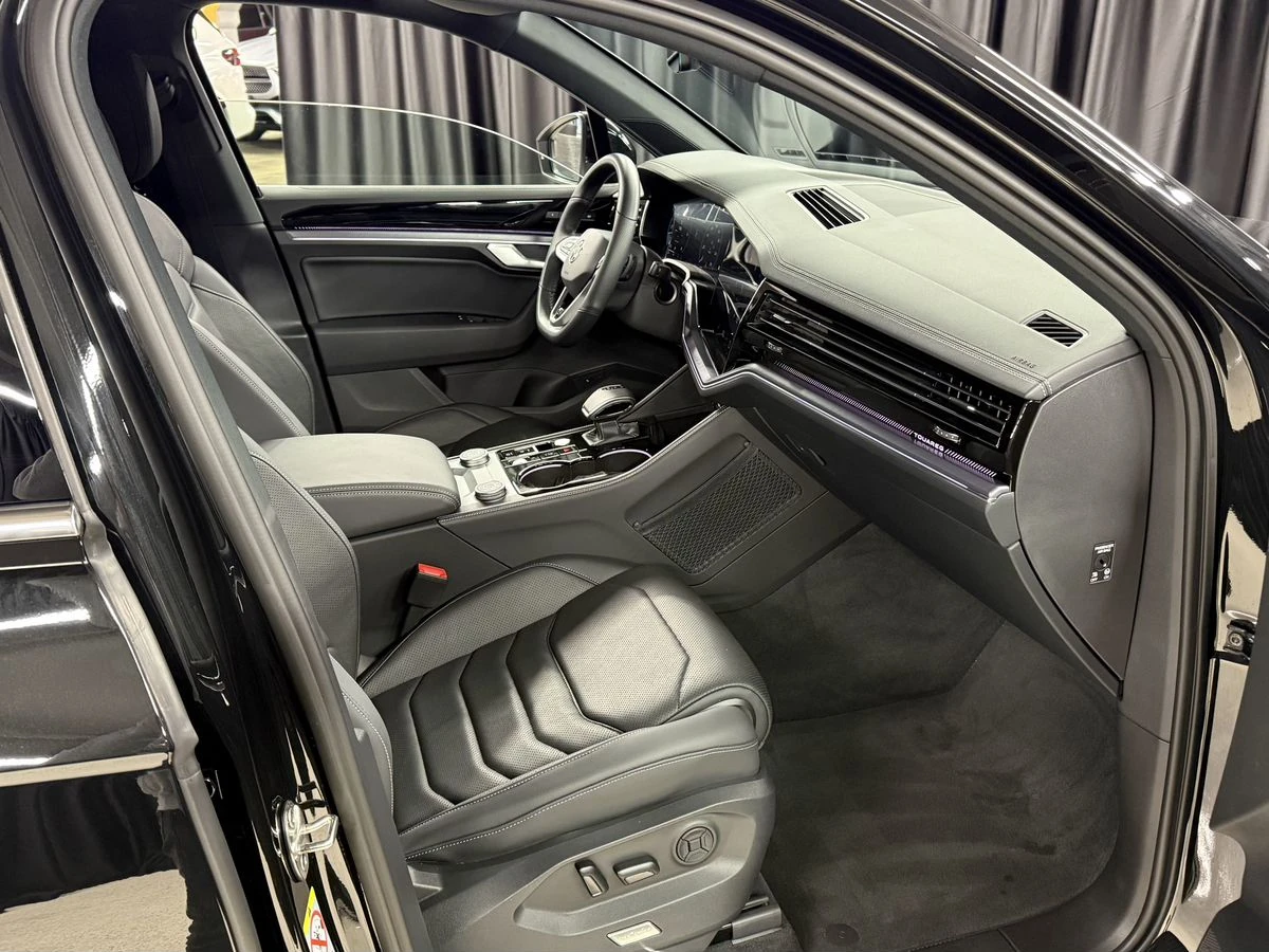 Volkswagen Touareg, 2025г, полный привод, автомат
