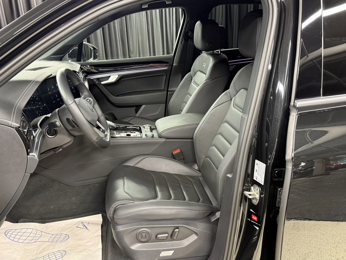 Volkswagen Touareg, 2025г, полный привод, автомат