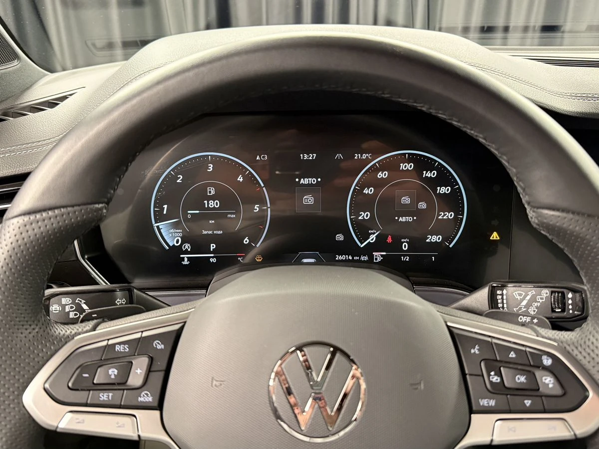 Volkswagen Touareg, 2025г, полный привод, автомат