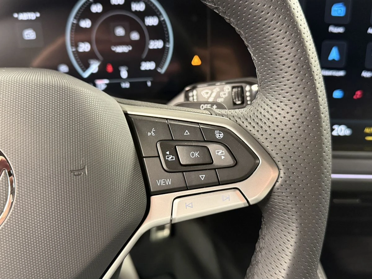 Volkswagen Touareg, 2025г, полный привод, автомат