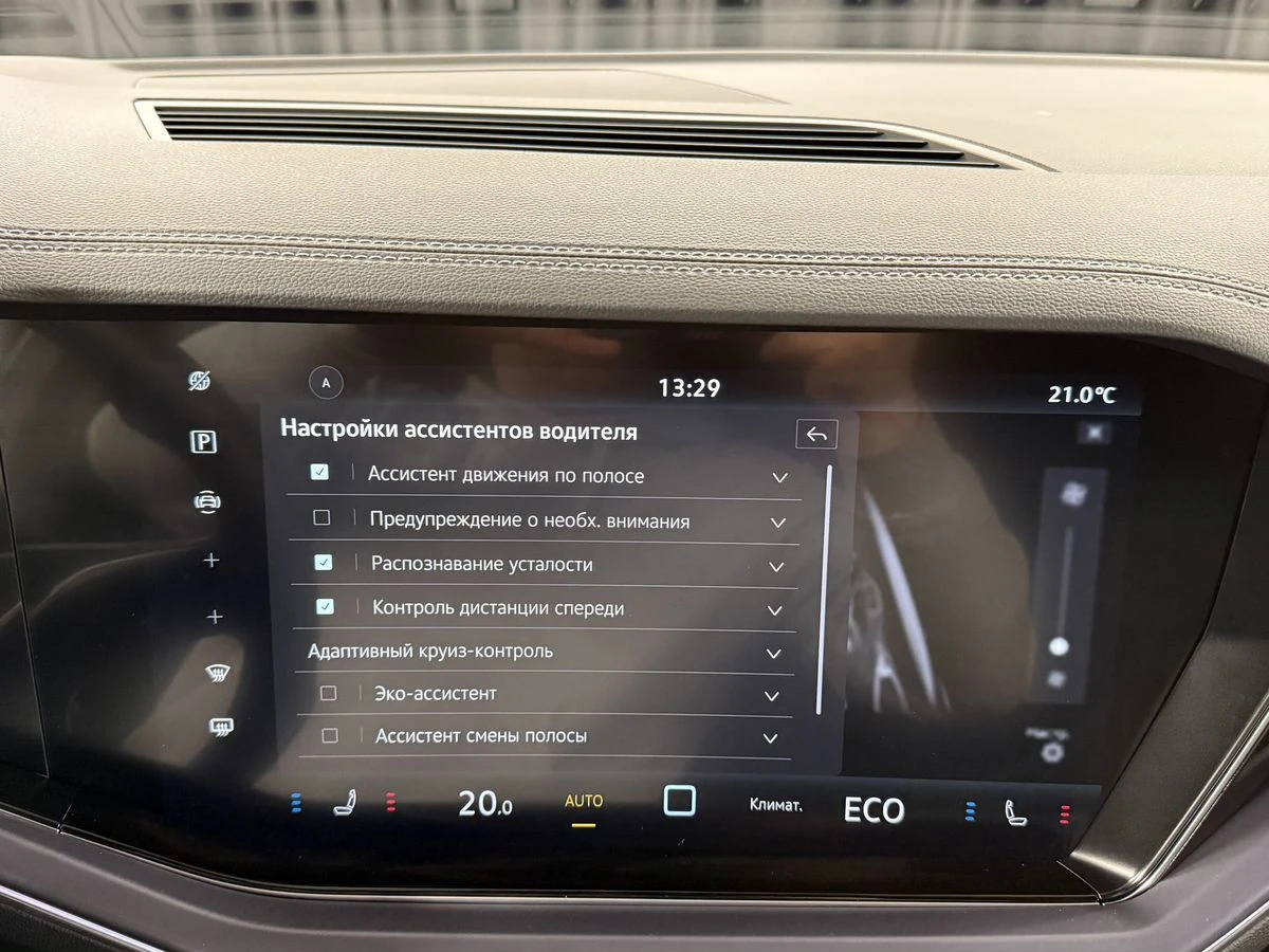 Volkswagen Touareg, 2025г, полный привод, автомат