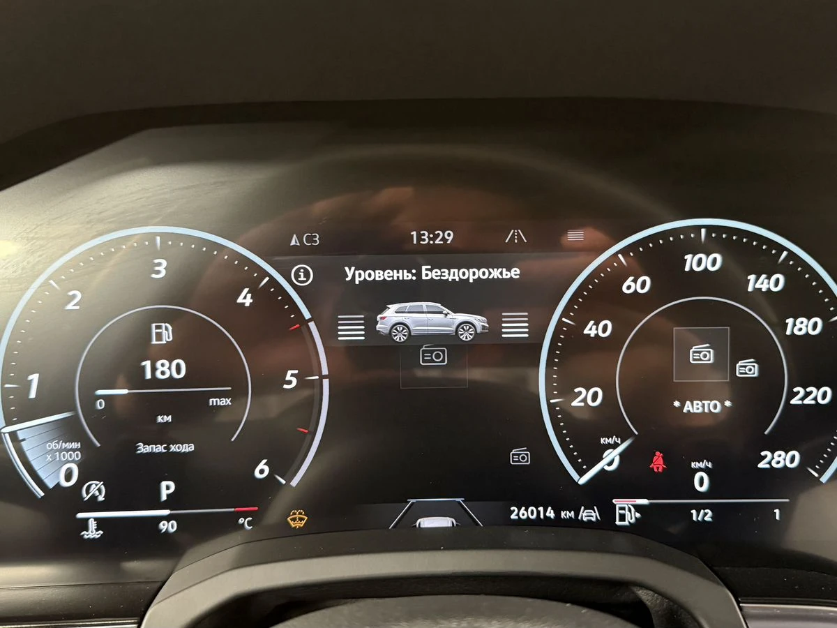 Volkswagen Touareg, 2025г, полный привод, автомат