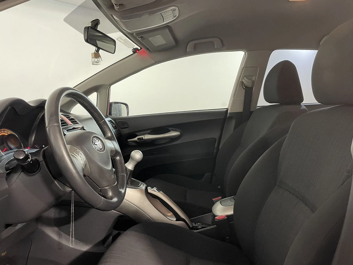 Toyota Auris, 2007г, передний привод, механика