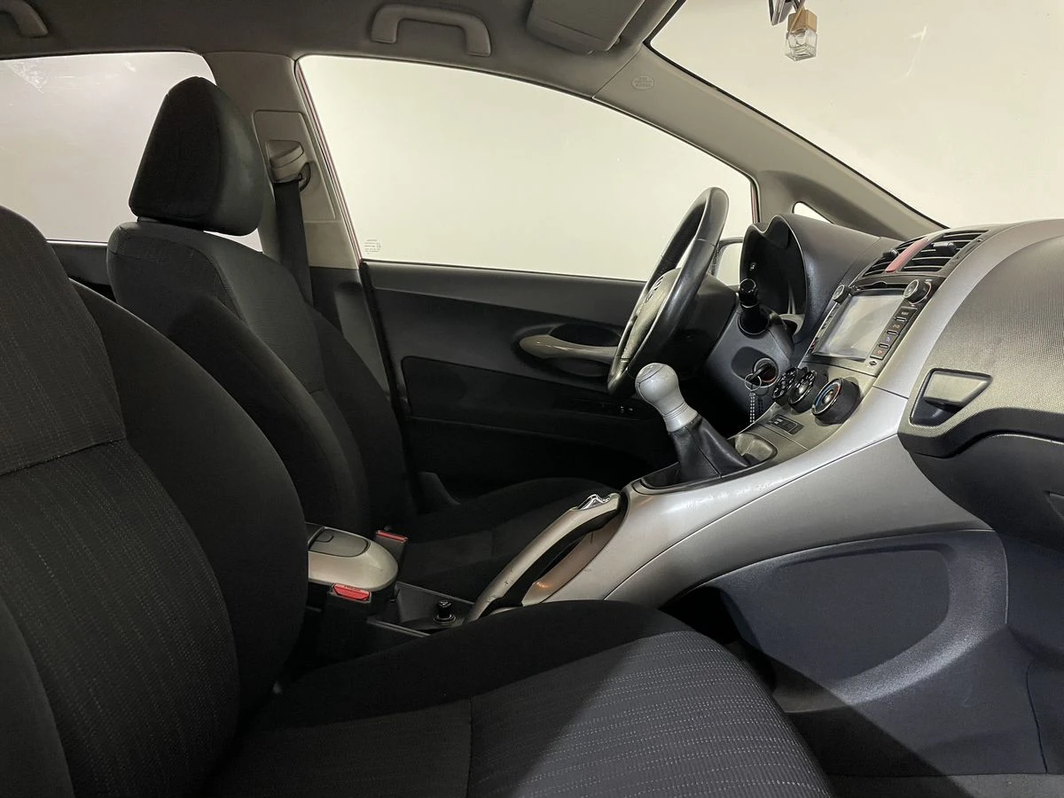 Toyota Auris, 2007г, передний привод, механика