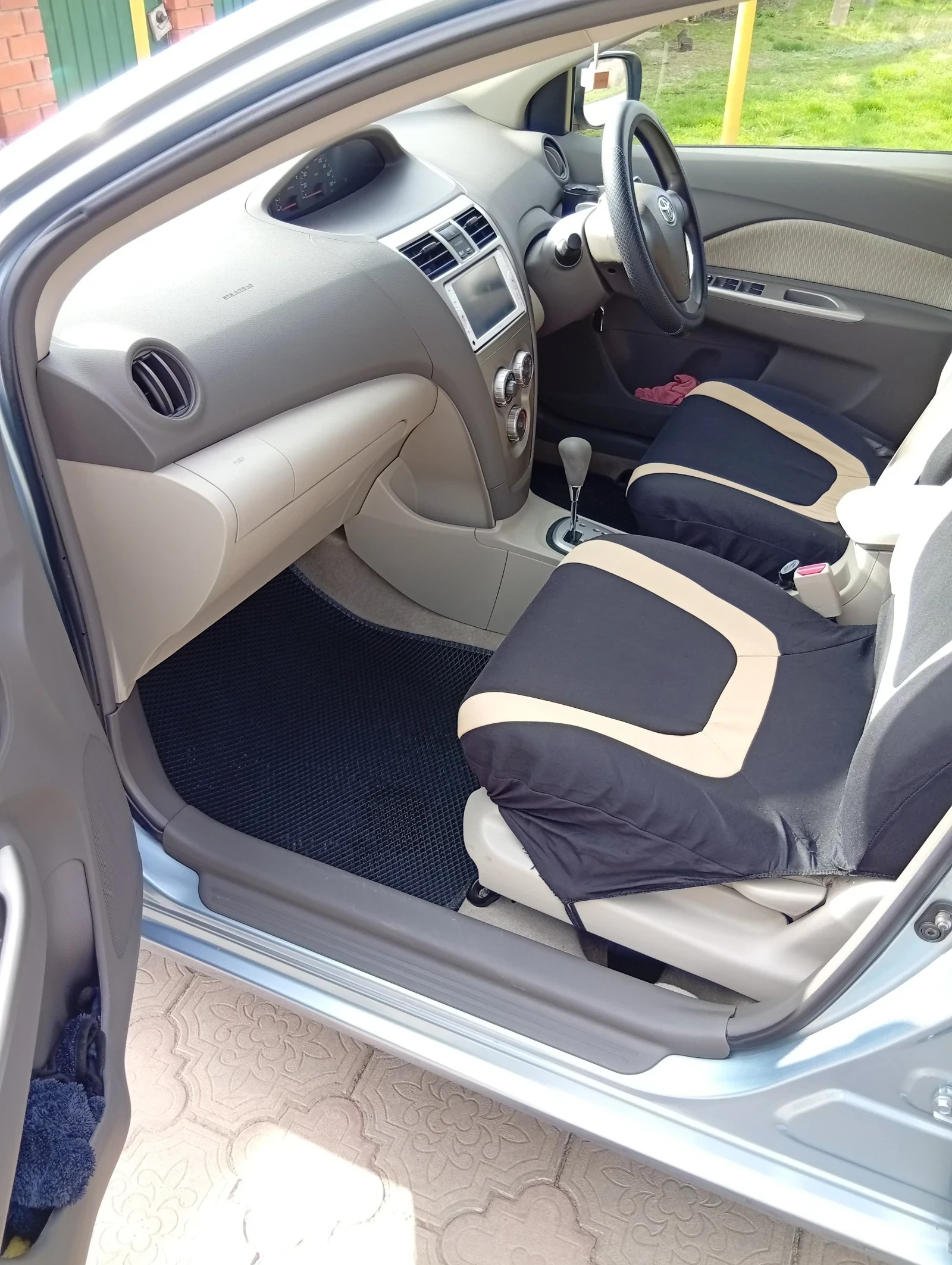 Toyota Belta, 2010г, передний привод, вариатор