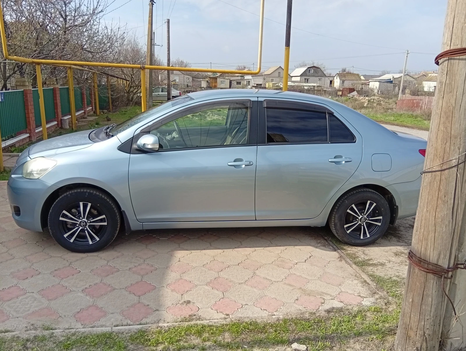 Toyota Belta, 2010г, передний привод, вариатор
