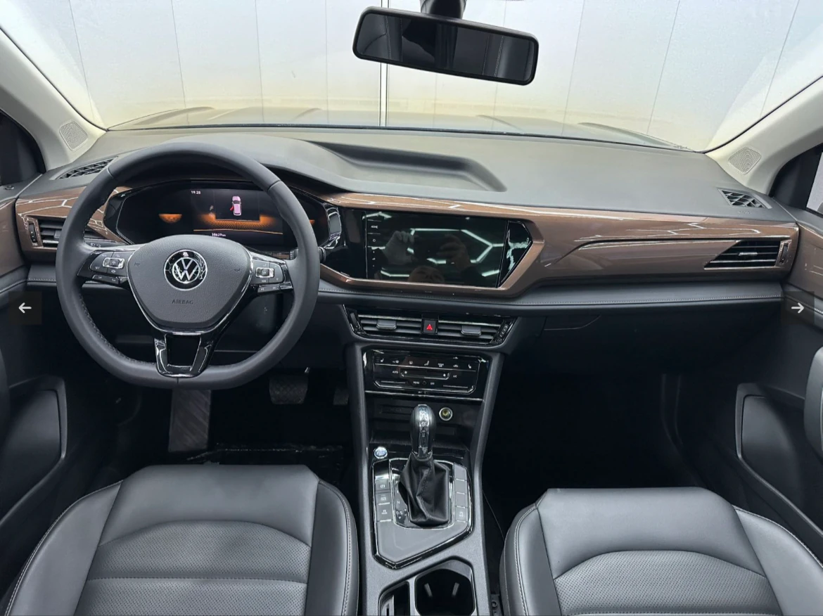 Volkswagen Tharu, 2022г, передний привод, робот