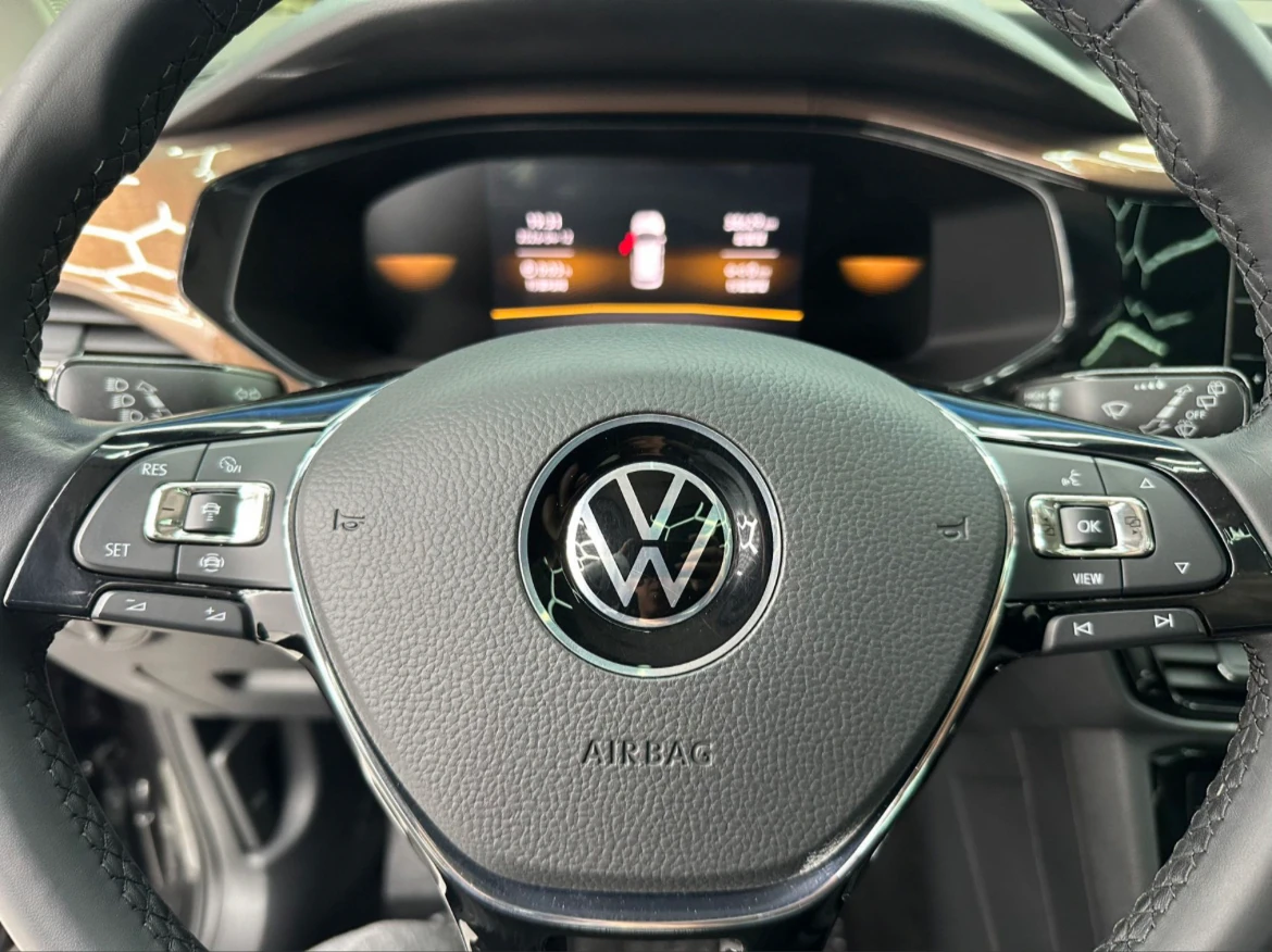 Volkswagen Tharu, 2022г, передний привод, робот