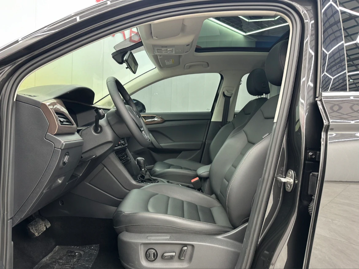 Volkswagen Tharu, 2022г, передний привод, робот