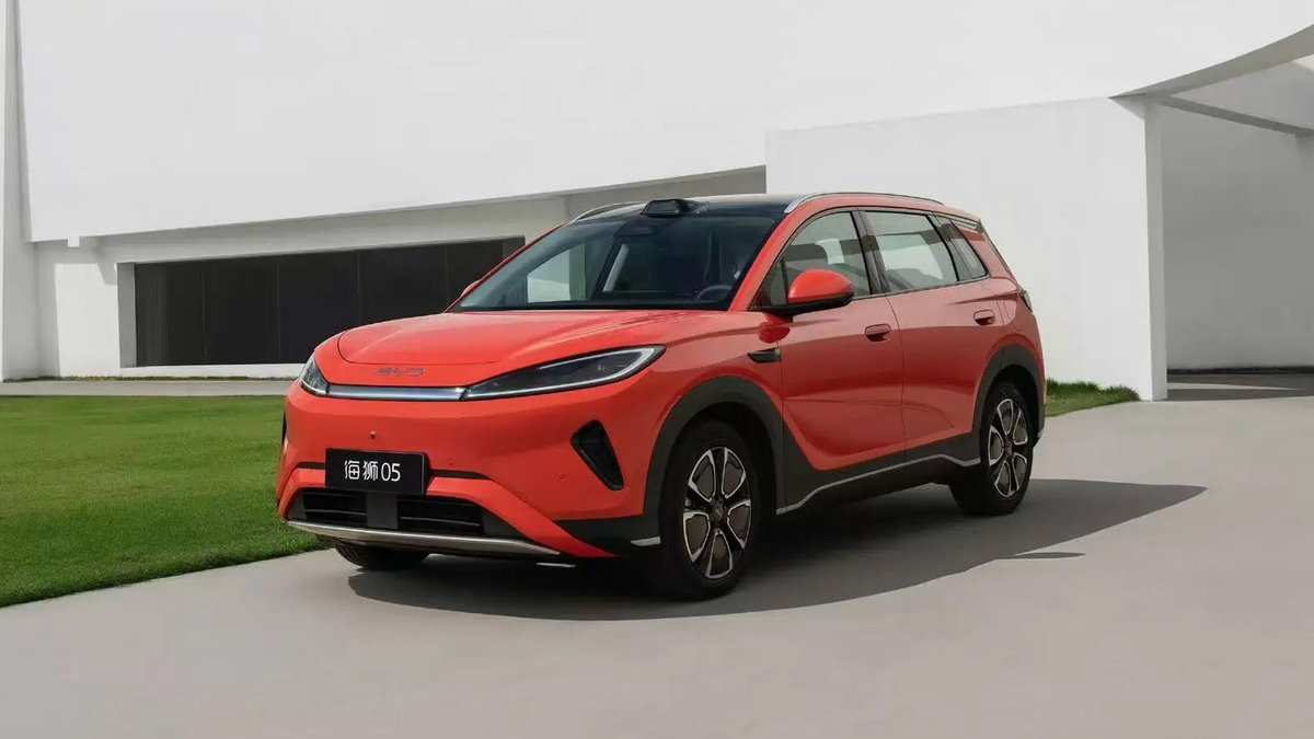 BYD официально представила новый кроссовер Sealion 05 2026 модельного года.