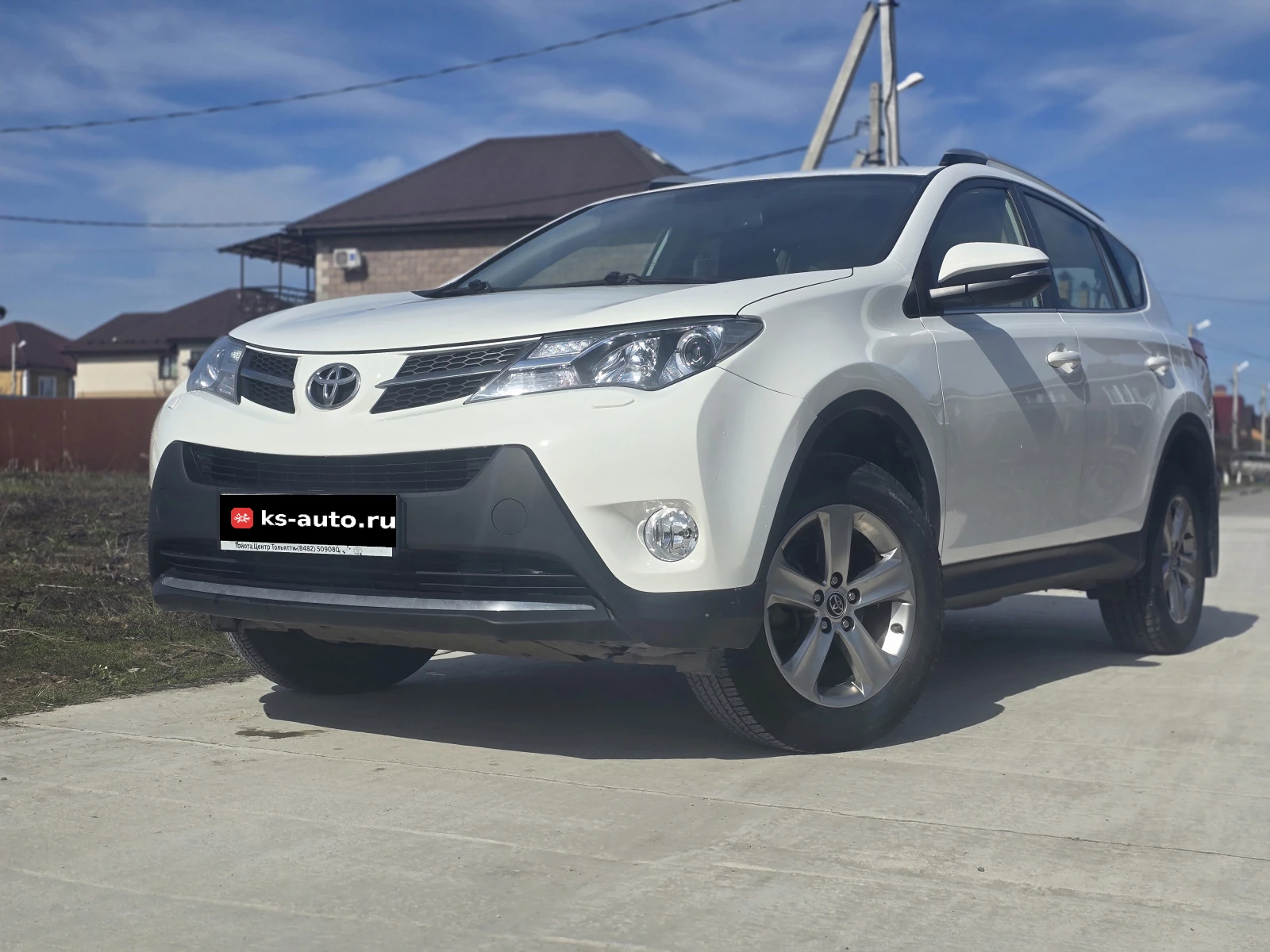 Toyota RAV4, 2015г, полный привод, вариатор