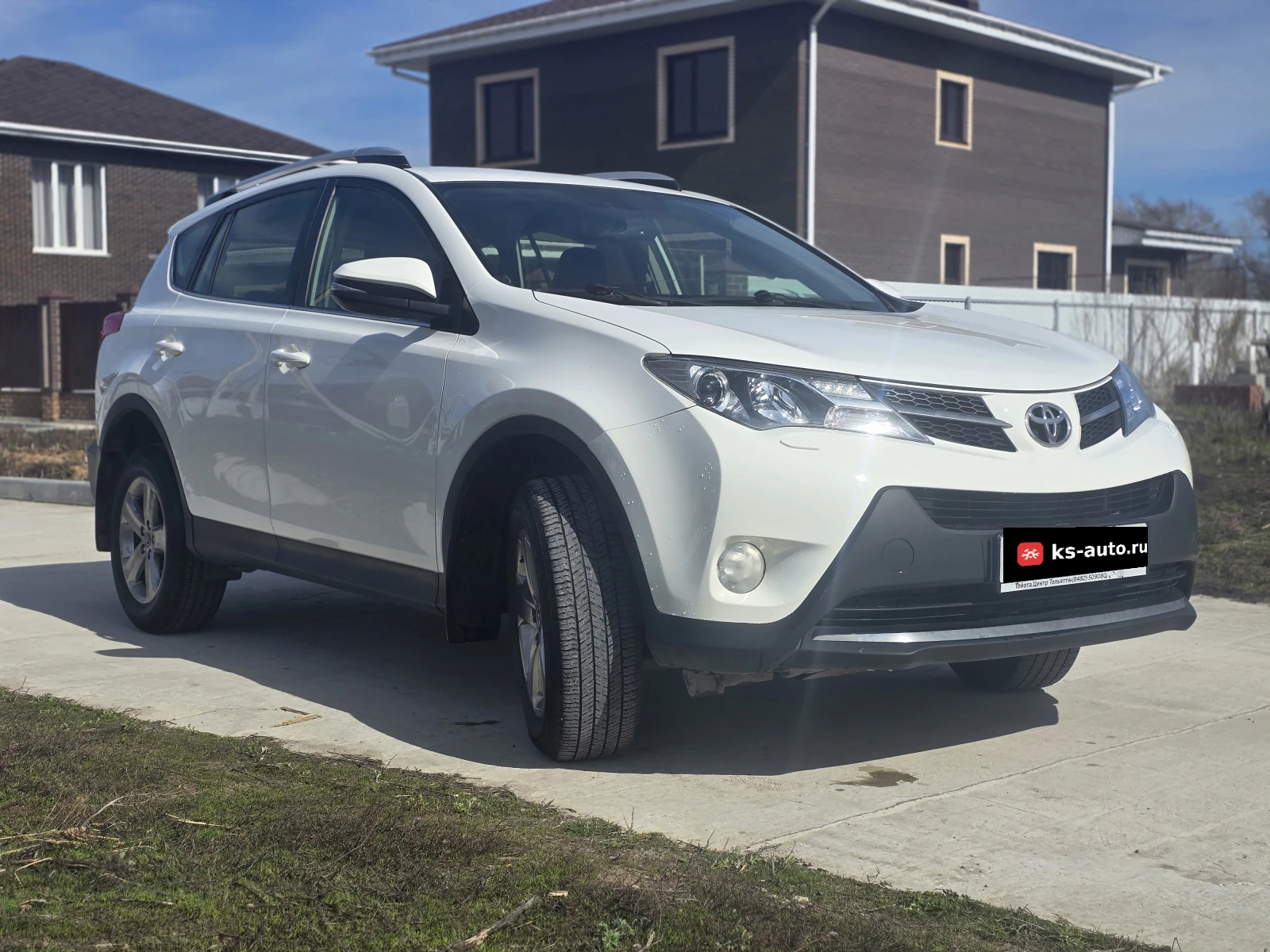 Toyota RAV4, 2015г, полный привод, вариатор