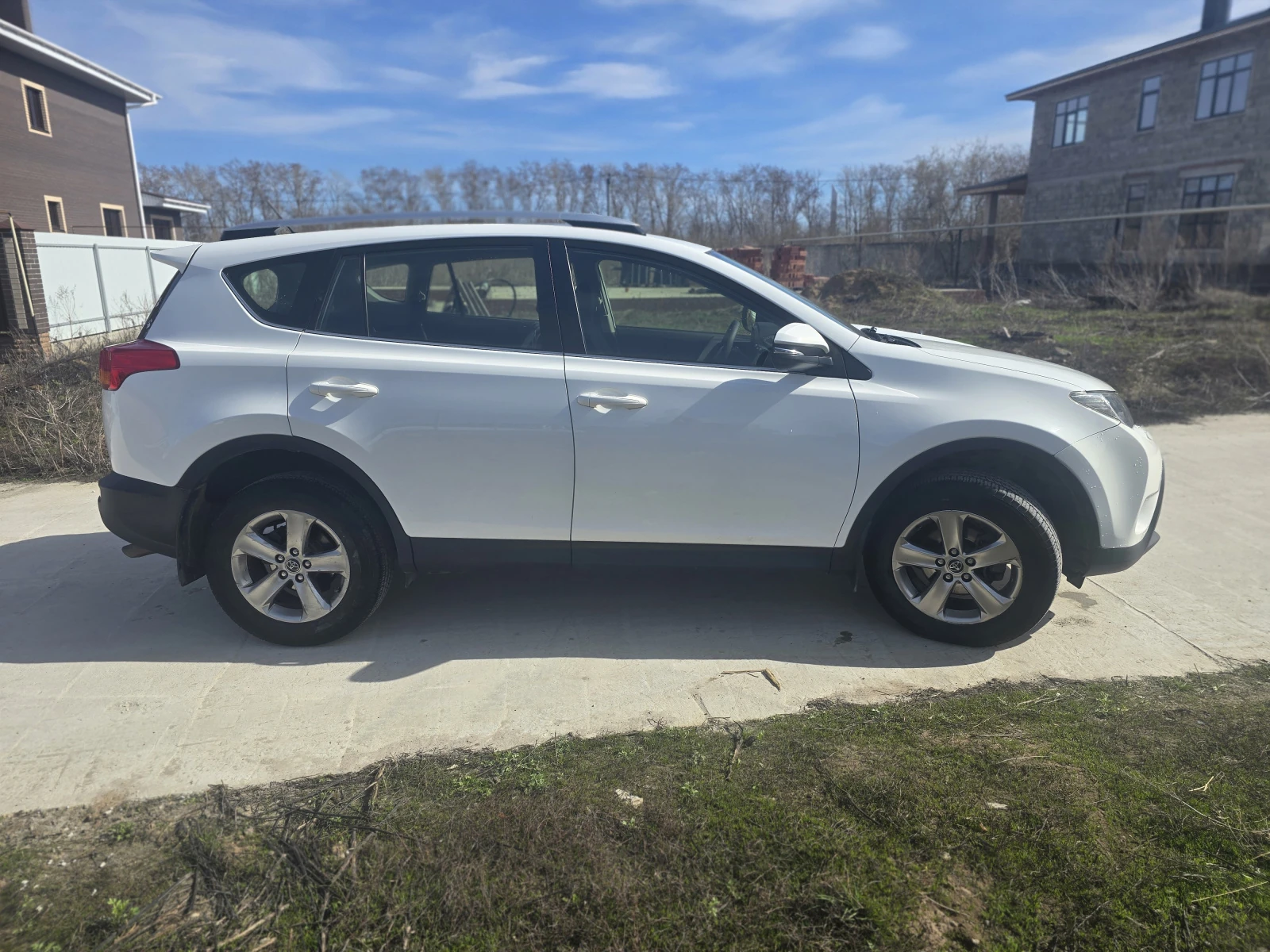 Toyota RAV4, 2015г, полный привод, вариатор