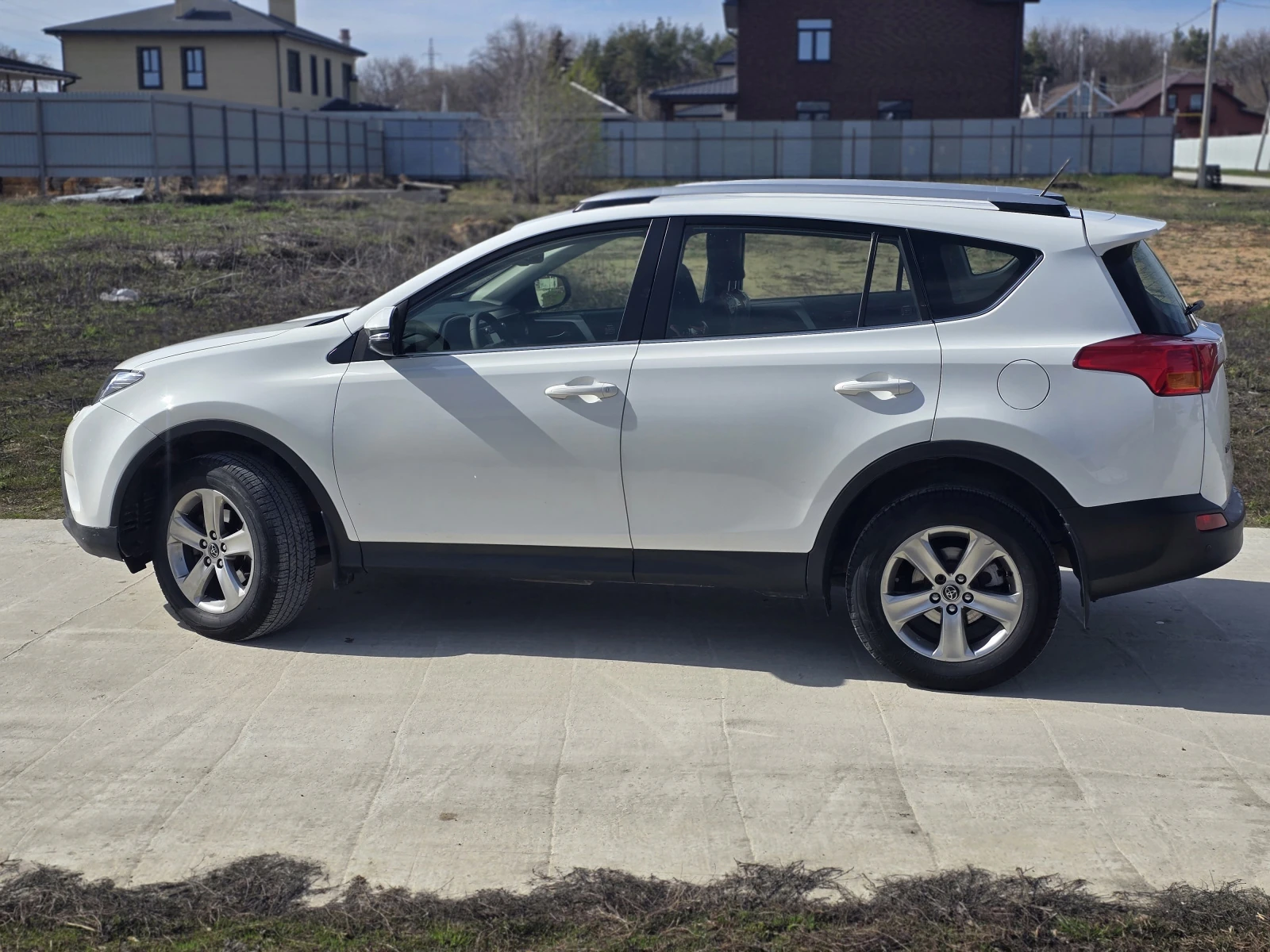 Toyota RAV4, 2015г, полный привод, вариатор