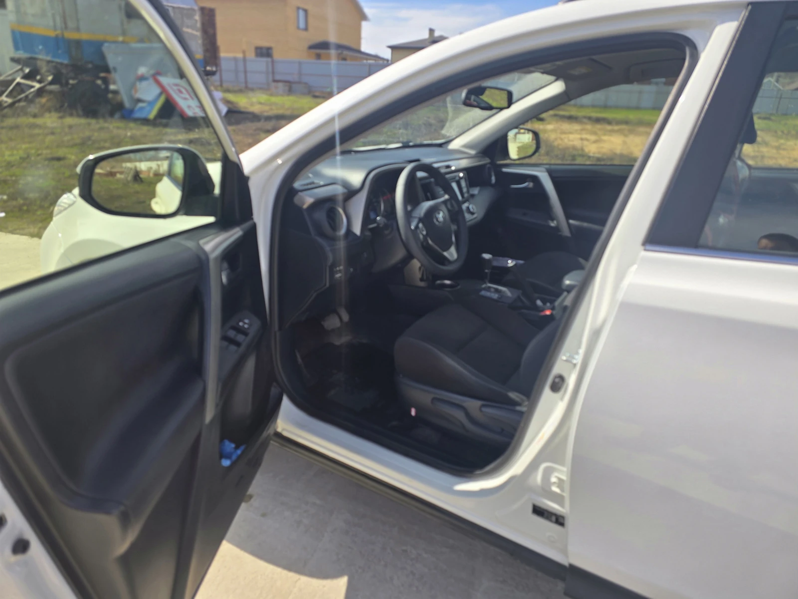 Toyota RAV4, 2015г, полный привод, вариатор