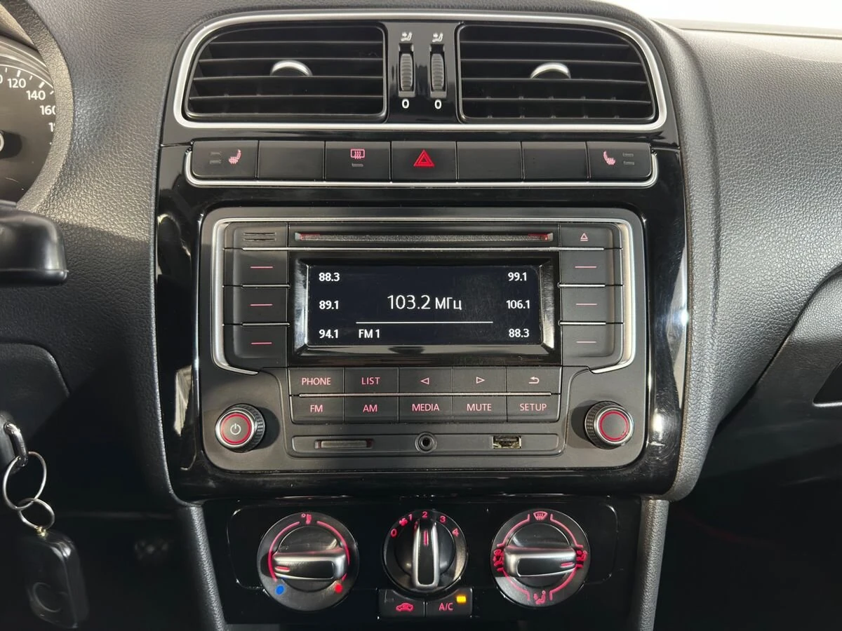 Volkswagen Polo, 2017г, передний привод, механика