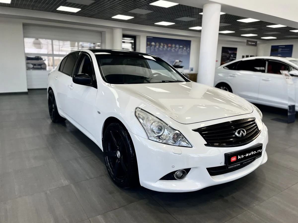 Infiniti G25, 2013г, задний привод, автомат