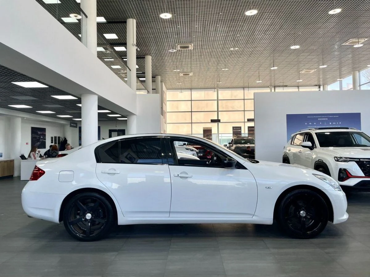 Infiniti G25, 2013г, задний привод, автомат