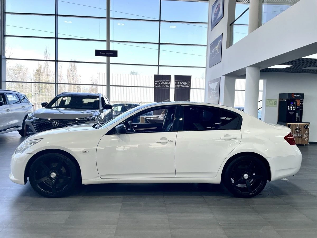 Infiniti G25, 2013г, задний привод, автомат