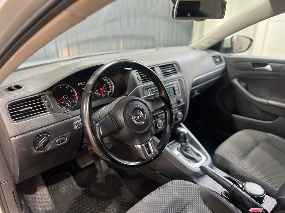 Volkswagen Jetta, 2014г, передний привод, автомат