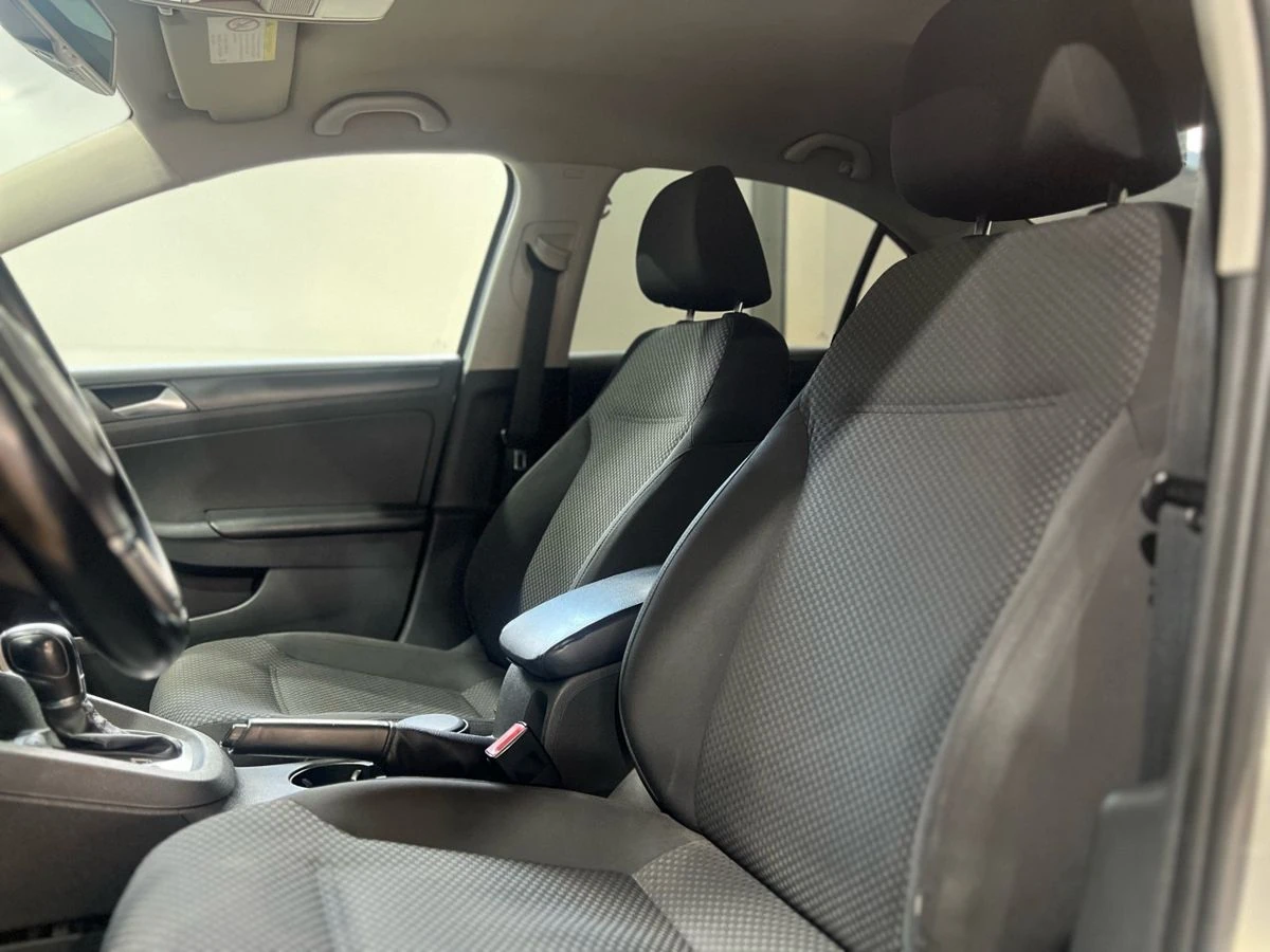 Volkswagen Jetta, 2014г, передний привод, автомат